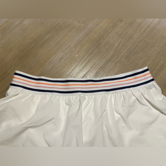 WHITE SKIRT W/ BUILT-IN SHORTS | Size XL - Picture 4 of 6